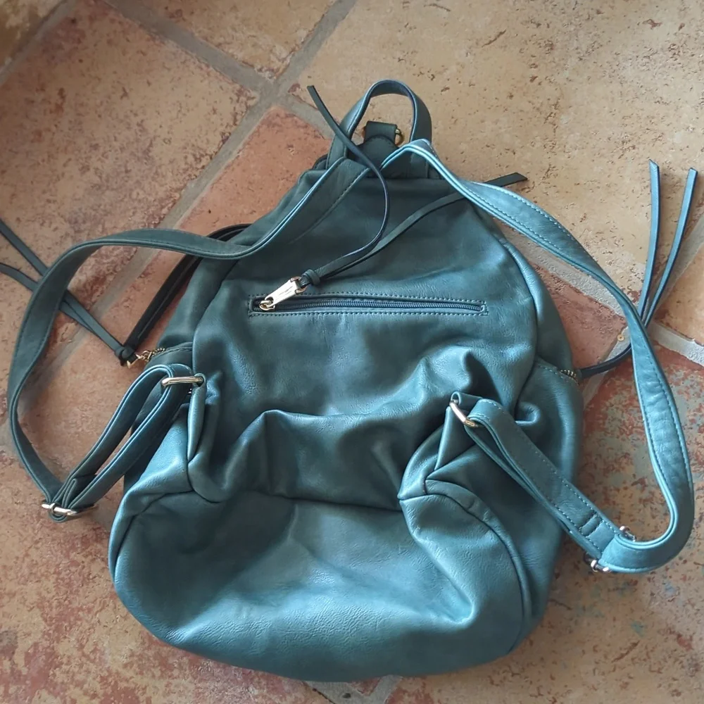 Mint leather backpack - Picture 2 of 5